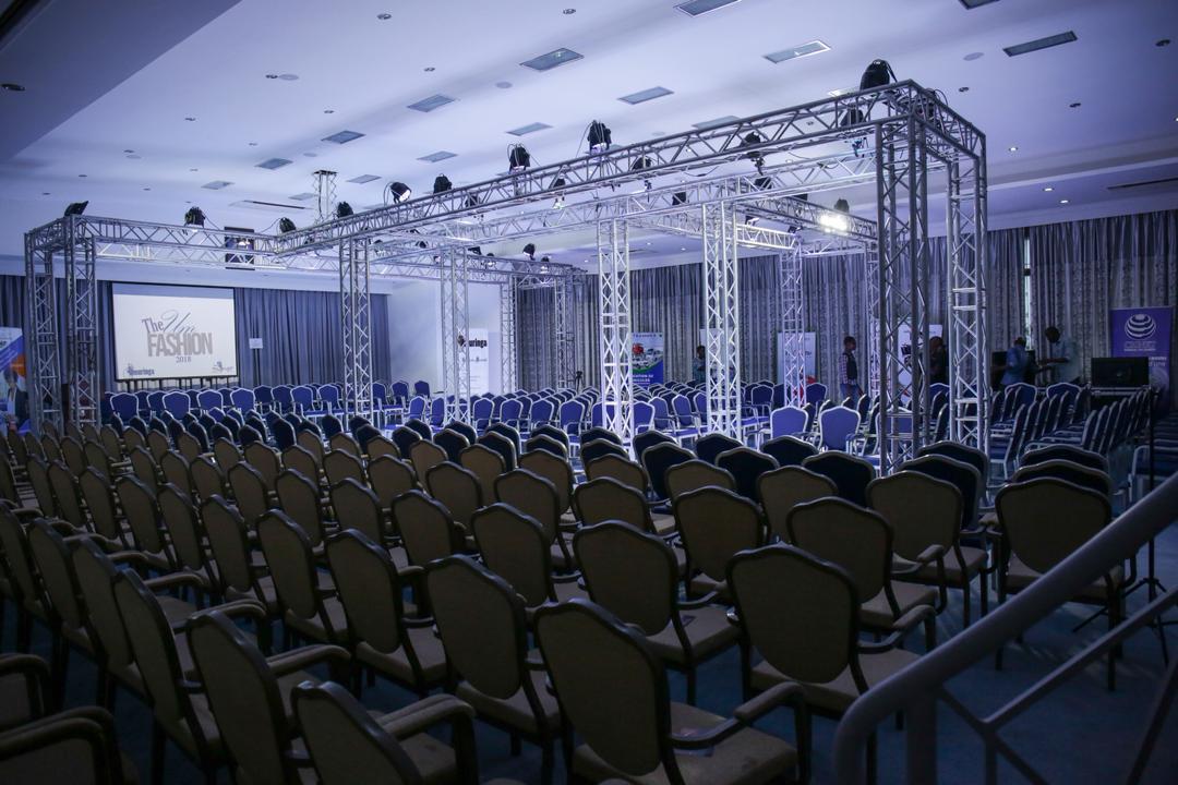 UmuringaMag's tweet photo. #TheUmFashion2018 Grande soirée de la Mode burundaise organisée par l'@Agence_Umuringa en partenariat avec #IngoFashion.Avant le début d la soirée tout était prêt pour accueillir les invités d marque et les passionnés d la Mode burundaises.Specials Remerciements au @PanoramiqueH https://t.co/Afda1KpsVt