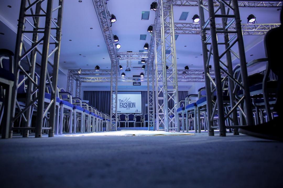UmuringaMag's tweet photo. #TheUmFashion2018 Grande soirée de la Mode burundaise organisée par l'@Agence_Umuringa en partenariat avec #IngoFashion.Avant le début d la soirée tout était prêt pour accueillir les invités d marque et les passionnés d la Mode burundaises.Specials Remerciements au @PanoramiqueH https://t.co/Afda1KpsVt