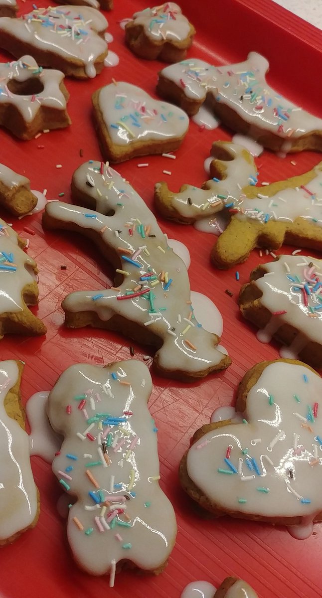 Bukku15's tweet photo. #gingerbread #cookies #ChristmasIsComing https://t.co/MtbZcoyZnq