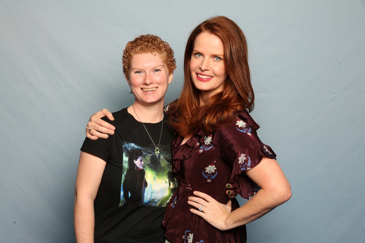 WickedQueenSwan's tweet photo. Hi, my name is Lisa and i'm from the Netherlands, this account is all about @bexmader, @LanaParrilla and @jenmorrisonlive. I've met Bex and Lana at Dutch Comic Con november 24th 2018, i hope that i get the chance to meet Jennifer to someday. Love them with all my heart💚❤💚❤ https://t.co/gfk6lMB9lc
