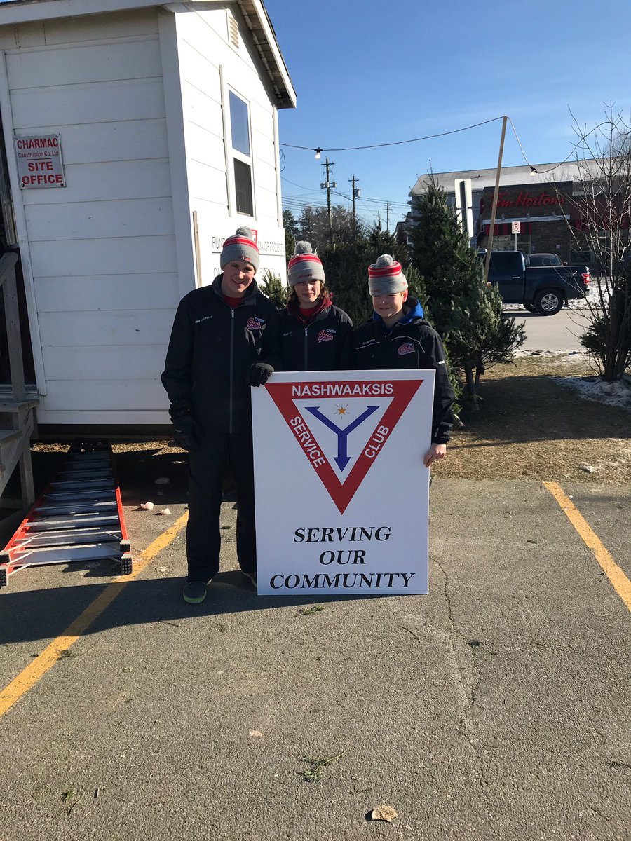 U18AAACAPS's tweet photo. Shout out to all the Caps players this weekend doing their part in the community helping the Y’s men with Xmas trees. You’re a human being longer than a hockey player #CapsPride #Thomper #Rusky #BigBird https://t.co/6QdE8OId3k