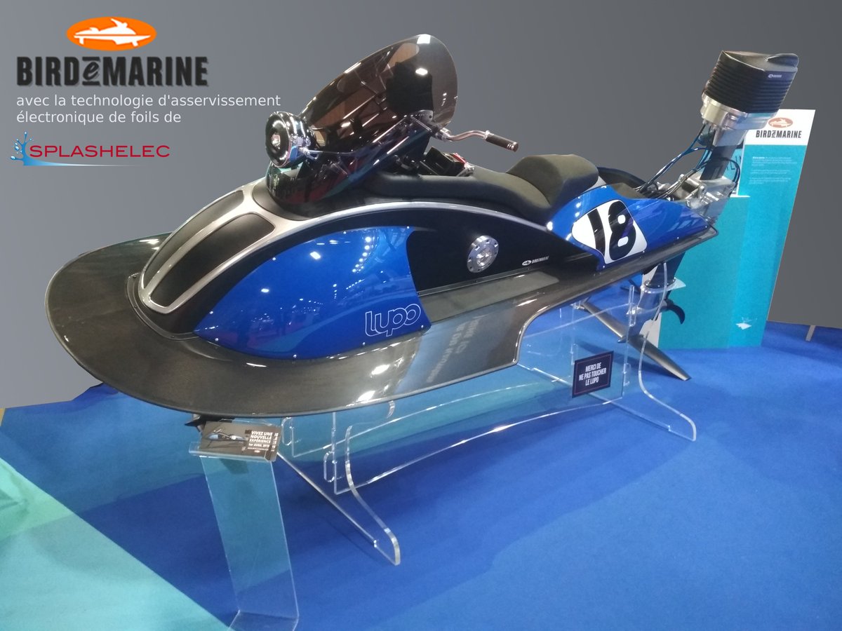 Certains disent qu'elle ressemble à une harley sur l'eau, d'autres à une embarcation Ferrari Arno. Dans tous les cas, cette moto des mers #birdemarine #LUPO plaît et elle vole au dessus de l'eau grâce à l'électronique de #foils <a href="/Splashelec/">Splashelec</a> A découvrir au <a href="/NauticParis/">B</a> Hall1 !
