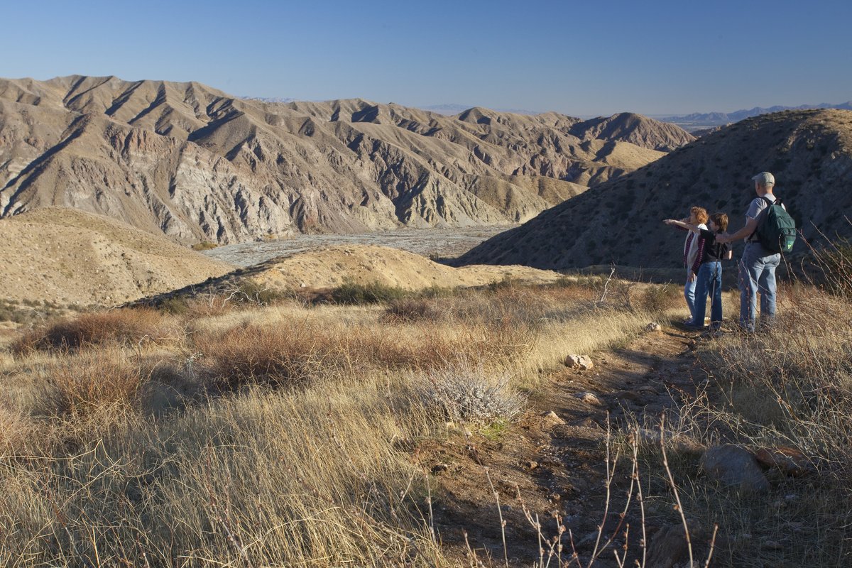 USFWSSac's tweet photo. MT @BLMca: Join BLM, @sequoiaforest, Giant Sequoia Nat'l Monument &amp; High Sierra Volunteer Trail Crew for a family friendly work weekend on the Pacific Crest Trail Dec 13-16, in honor of the 50th anniversary of the #PCT &amp; Nat'l Trails System Act: https://t.co/pxylJXLTSo https://t.co/baZmN8gKG6