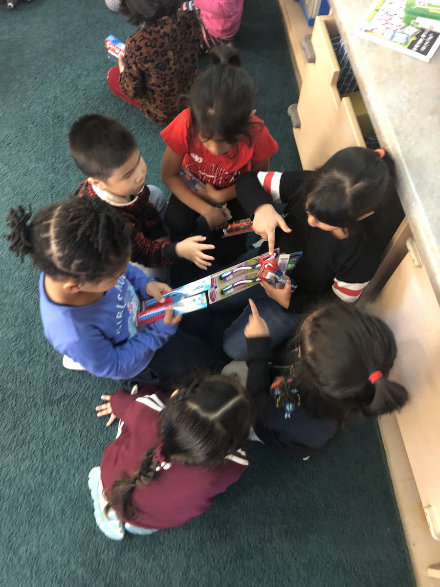 mrspapapoulias's tweet photo. We also have been graphing our donations #tallys #hewsonhasheart @hewsonps #counting #onetoonecorrespondance #graphs #Surveys #kindness https://t.co/g8lBI3yoL0