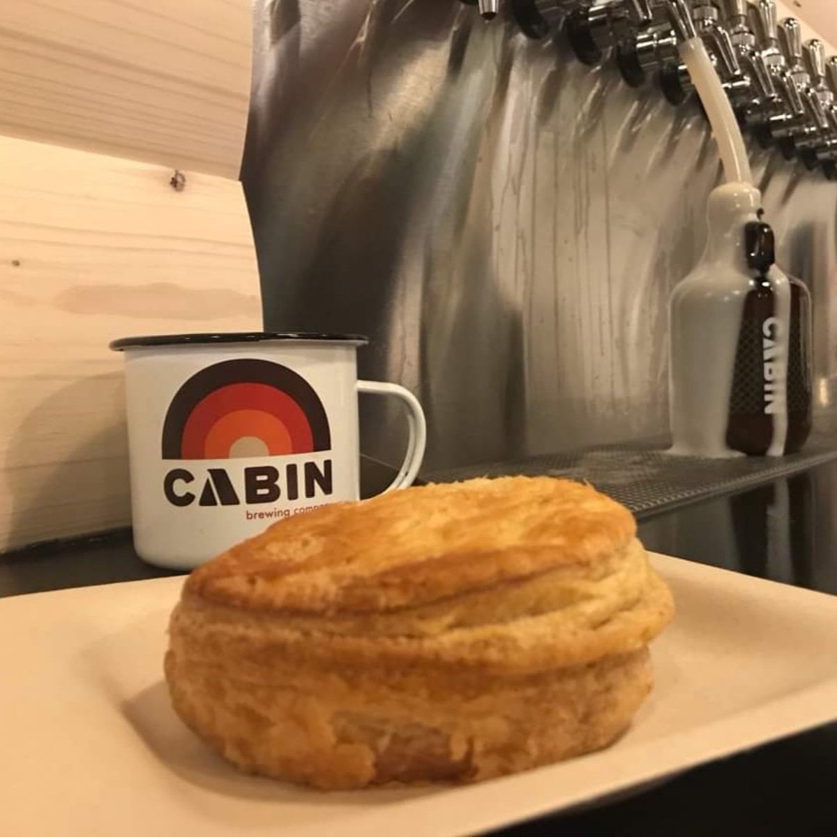SouthIslandPie's tweet photo. We've teamed up with our pals @CabinBrewing in Calgary! You can now order a pie in their taproom while enjoying a Cabin craft beer!
#yycbeef #yycfood #kiwipie #Craftbeer https://t.co/VIq15muqvG