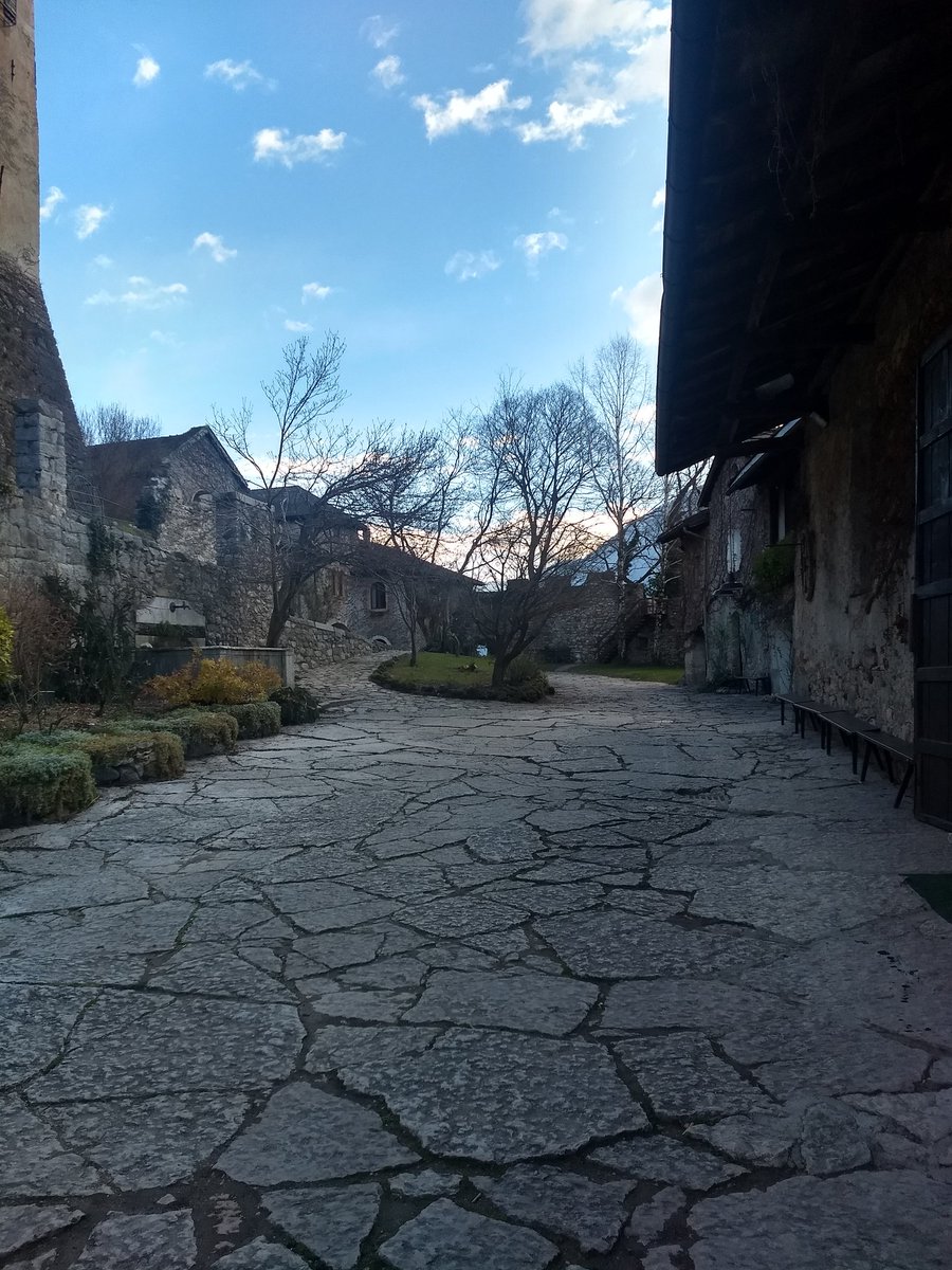 fra_murialdo's tweet photo. Views of the weekend #castelivano #trentino #pre-christmas dinner https://t.co/2mVJPD7eOZ