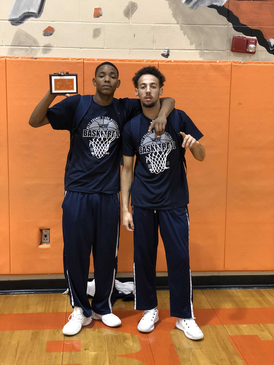 _BigUnk3's tweet photo. 1st place with the tournament MVP #WosHoops...π https://t.co/jEQVlkl6bQ