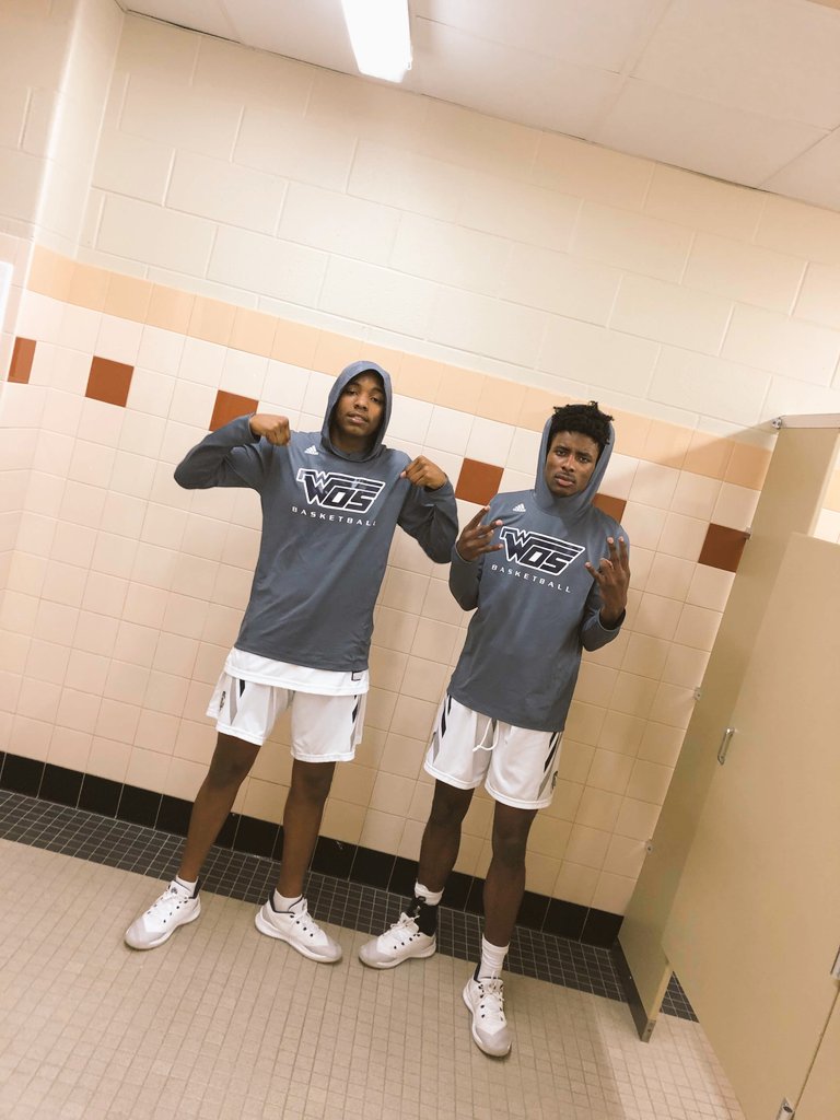 _BigUnk3's tweet photo. 1st place with the tournament MVP #WosHoops...π https://t.co/jEQVlkl6bQ