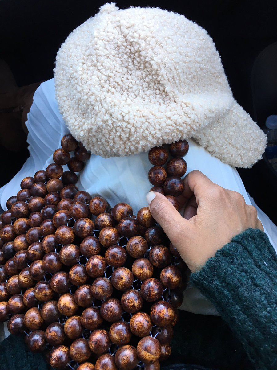 petitestyle's tweet photo. Bead bag for late Fall #winterstyle #woodenbeadbag https://t.co/APUYaxNX1e