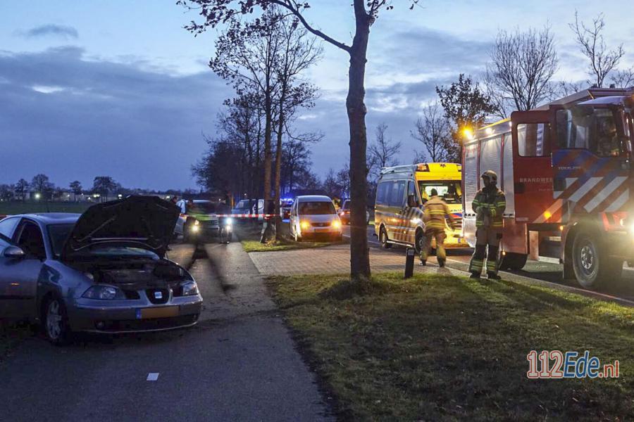 🚨 Automobilist gewond bij botsing met boom in #Wekerom 112.press/QtCjnD 112Ede https://t.co/fAFXcuRPXt
