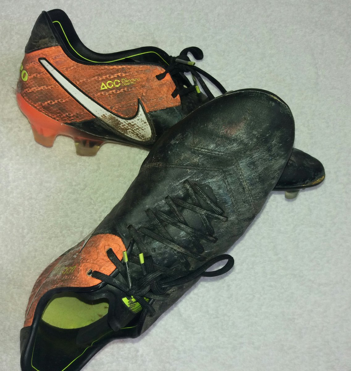 just4reece's tweet photo. How wonderful!! @juliefallon1 has kindly donated her prize of @ryansuttonn signed boots (which he took of his feet, after winning Saints, pitchside) Please DM your bid or message 'Just For Reece' on Facebook. Auction closes sunday 16th at 20.30pm x https://t.co/9ei0t3rJVI