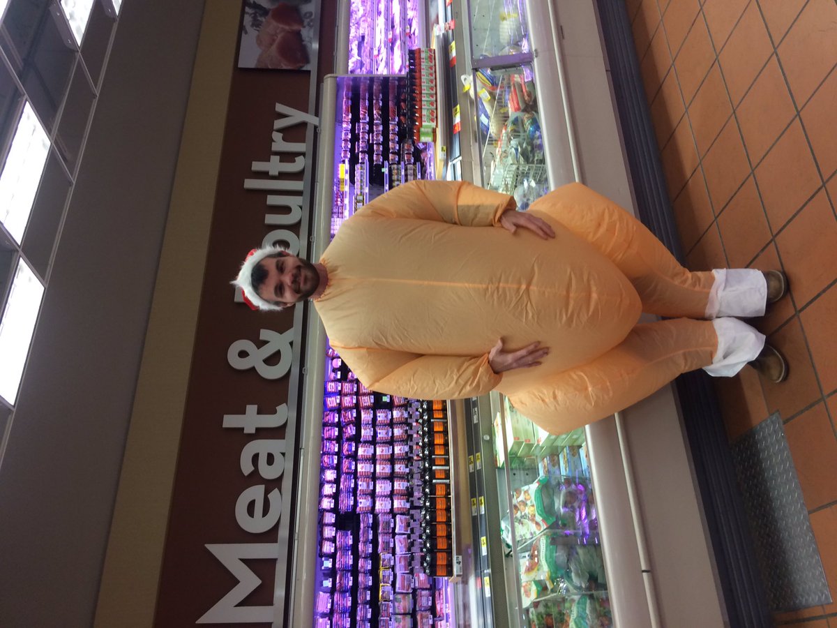 n2nCentre's tweet photo. Don't miss the #TurkeyDrive this weekend at Fortinos (Main West, Centennial Pkwy and Wilson St in Ancaster). Your donation helps a family in need this Xmas. Don't miss the OPP/EMS drive at participating Fortinos around #HamOnt as well! Giant turkey spotted at Main West) https://t.co/sPJtC1ILMn