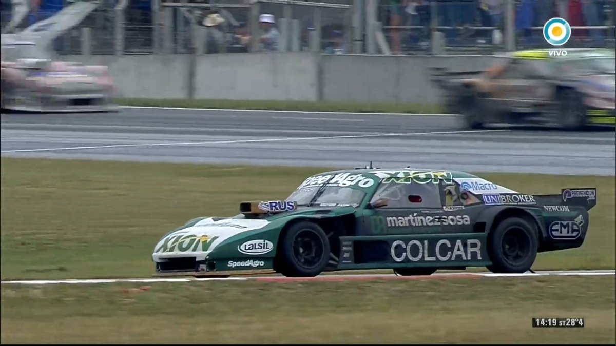 Libertad1001's tweet photo. #TCenSanNicolás 👏👏CAMPEÓN @AgustinCanapino #TC2018 https://t.co/f8s4Gu2LMr