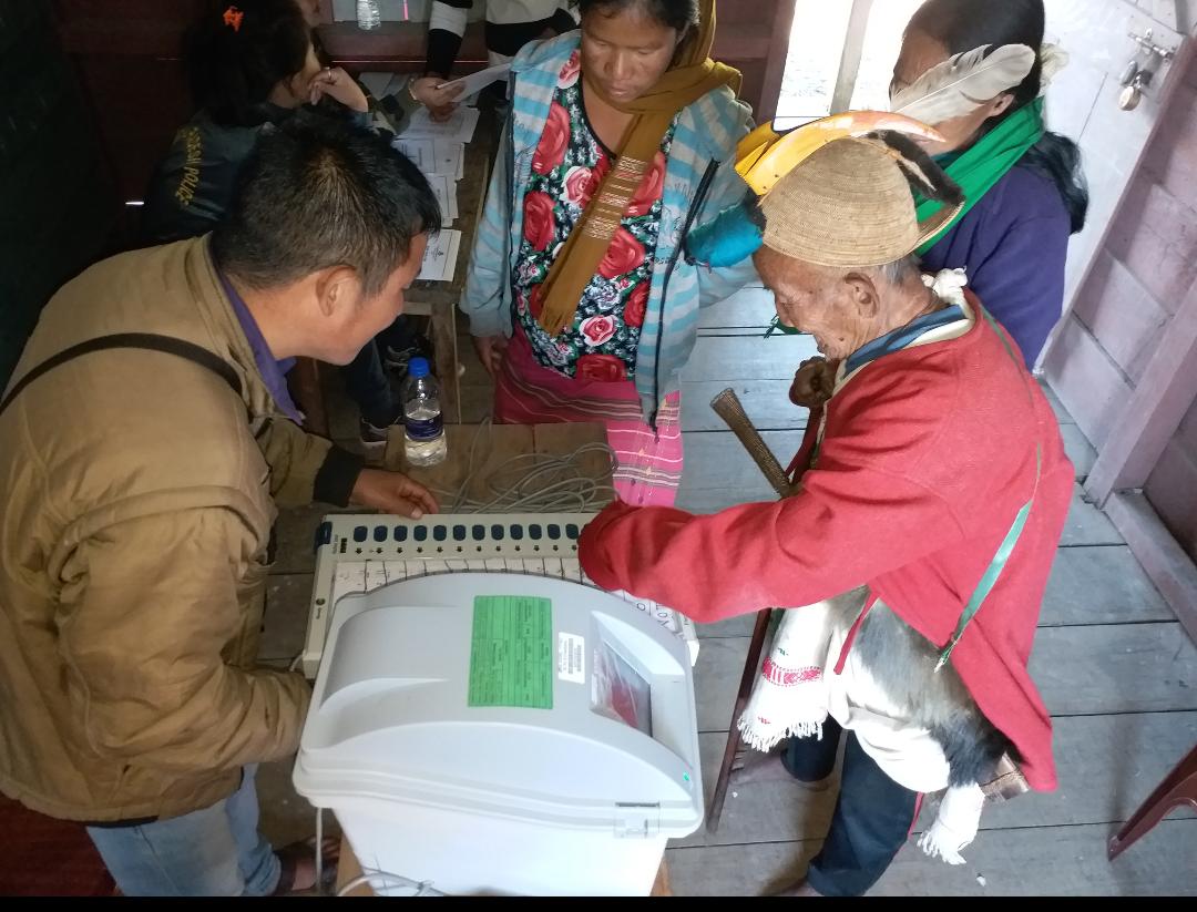 SveepEK's tweet photo. EVM &amp; VVPAT Awareness cum Demonstration During #SarkarAapkeDwar Camp at Gyawepurang ,East Kameng District,Arunachal Pradesh on 8th December 2018.

#FootMarchBlock
#SveepEastKameng 
@ceoarunachal https://t.co/ZQqg71KhMx