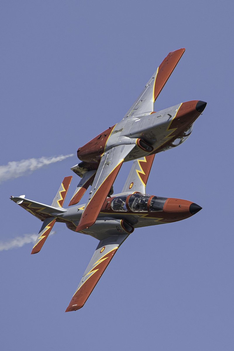 AircraftPhotoz1's tweet photo. Close Quarter 

Patrulla Águila - Eagle Patrol

#RIAT #RIAT18 #Aircraft #Airshows https://t.co/vetxn69j3p
