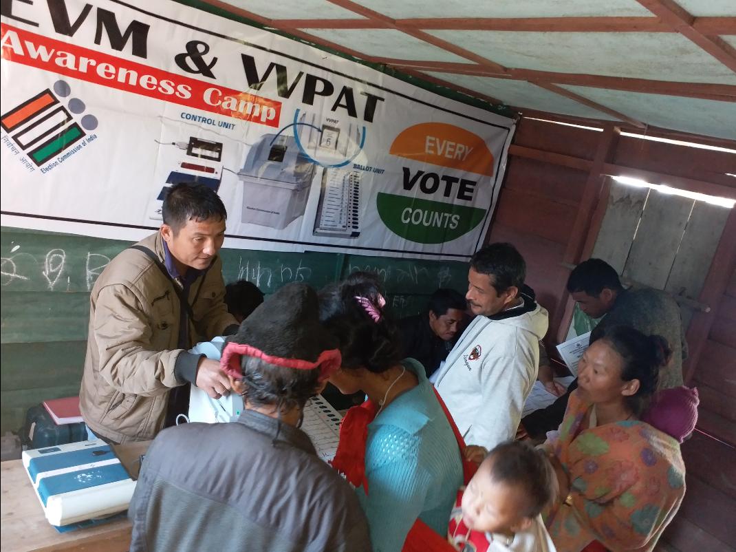 SveepEK's tweet photo. EVM &amp; VVPAT Awareness cum Demonstration During #SarkarAapkeDwar Camp at Gyawepurang ,East Kameng District,Arunachal Pradesh on 8th December 2018.

#FootMarchBlock
#SveepEastKameng 
@ceoarunachal https://t.co/ZQqg71KhMx