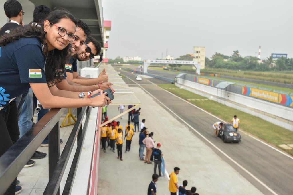 Shell_India's tweet photo. What an exciting finish to the first ever #shellecomarathon India 🇮🇳 ! We hope we've inspired you to #MakeTheFuture Thanks for having us India!  🏎 🏁 https://t.co/wDqOd5VasI