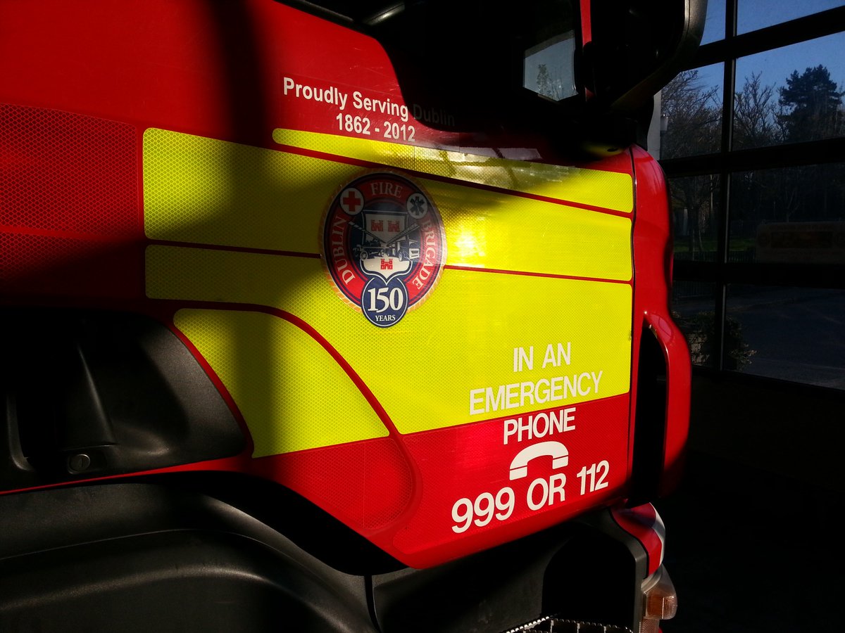 DubFireBrigade's tweet image. Yesterday, Firefighters attended a kitchen fire that was caused by #Christmas tinsel which was on top of a microwave. The tinsel covered the outlet vent of the microwave which caught fire after it was turned on. Take care where you place your decorations. #DFB12Days