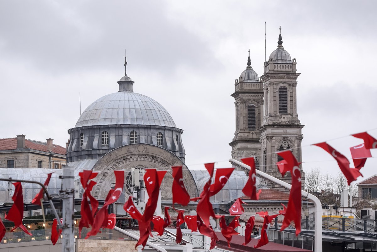Istambul é uma das cidades mais fascinantes da Europa, suspensa entre o Leste e o Oeste, a única do mundo construída sobre os dois continentes.
Sítios a visitar: Mesquita Azul, Basílica Hagia Sophia, Grand Bazaar e Cisterna da Basílica
ℹ adeptos http://bit.ly/2UvwKCW
#FCPorto