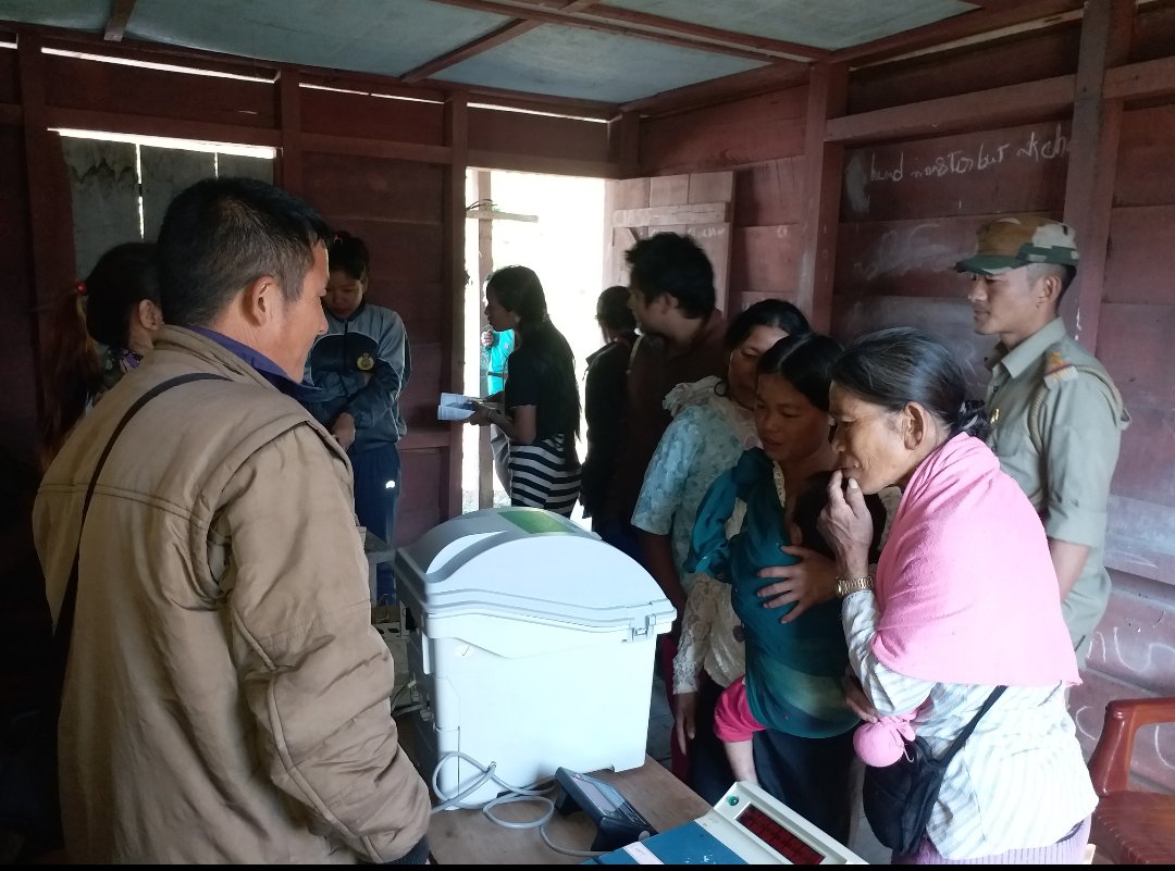 SveepEK's tweet photo. EVM &amp; VVPAT Awareness cum Demonstration During #SarkarAapkeDwar Camp at Gyawepurang ,East Kameng District,Arunachal Pradesh on 8th December 2018.

#FootMarchBlock
#SveepEastKameng 
@ceoarunachal https://t.co/ZQqg71KhMx