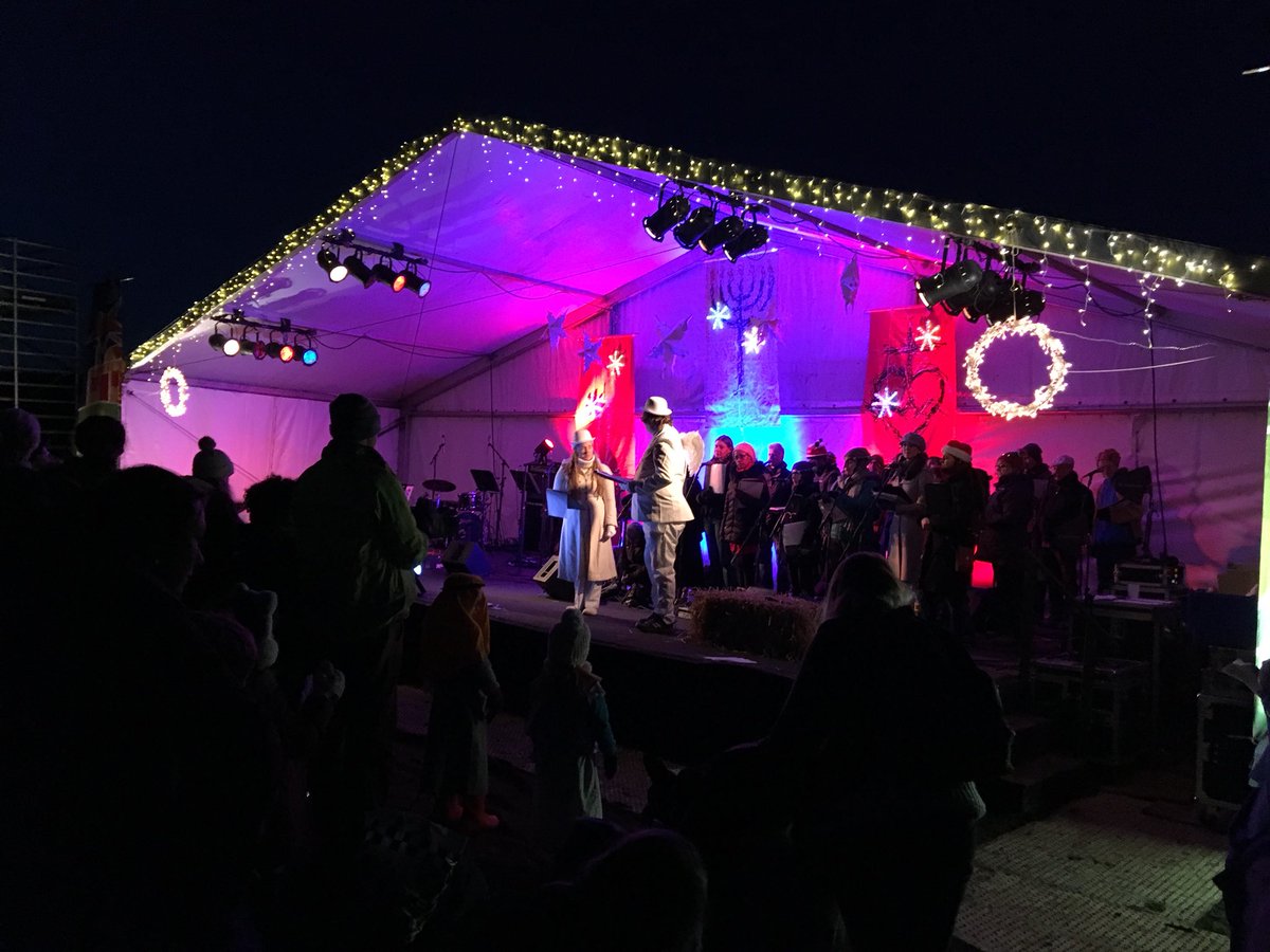 mishroo's tweet photo. Festive fun at @CarolsinthPark  B was a cow/sheep hybrid,Izzy wasn’t massively impressed being dragged on stage by B😂 #festivevibes #christmastingle #caniwatchhomealonenow https://t.co/TAu89NeUpj
