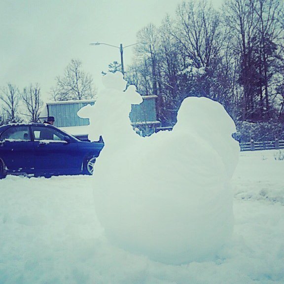 RockysHotChickn's tweet photo. Way to go @kingchickenslinger - you take #snowdays seriously! #hotchicken #coldchicken #snowchicken https://t.co/3PTx3hPzPm https://t.co/bCP6h9Eu3x