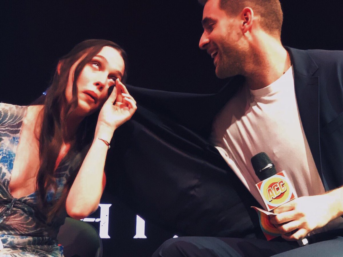 NetflixLAT's tweet photo. Ser mellizo es prestar el saco cuando tu melliza se emociona. https://t.co/xMr92dQbDo