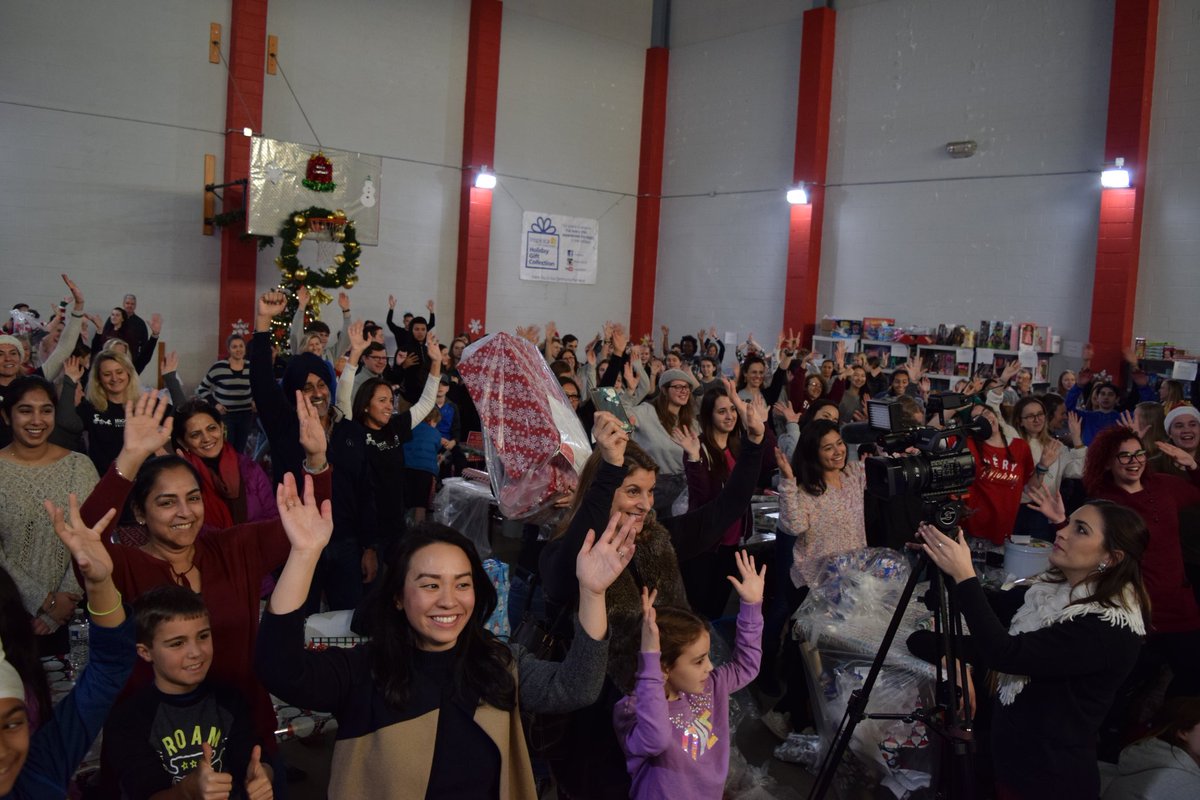 BenLeeBOE's tweet photo. Before and after from yesterday afternoon's @InspiricaCT #BigWrap. 300+ volunteers wrapped 6,000+ gifts for 2,800+ children. It's a joy to be part of such a special community. #Stamford
With @SenCarloLeone and @MBlumenthalCT (doing far better wrapping) https://t.co/5vckDZ2p33