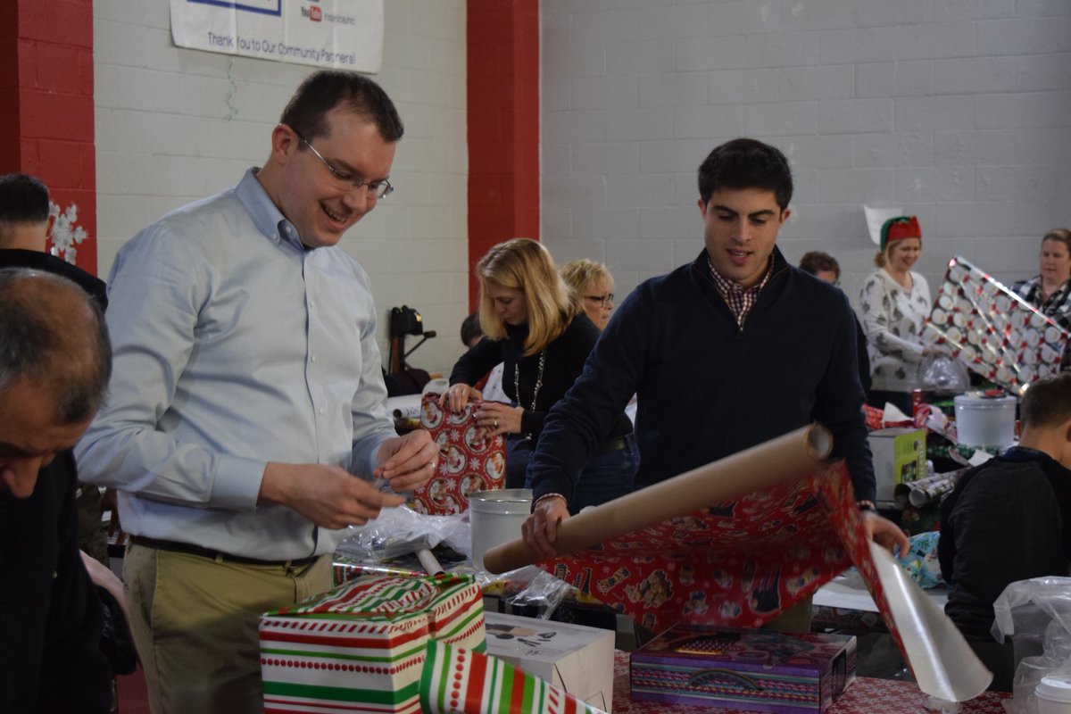 BenLeeBOE's tweet photo. Before and after from yesterday afternoon's @InspiricaCT #BigWrap. 300+ volunteers wrapped 6,000+ gifts for 2,800+ children. It's a joy to be part of such a special community. #Stamford
With @SenCarloLeone and @MBlumenthalCT (doing far better wrapping) https://t.co/5vckDZ2p33