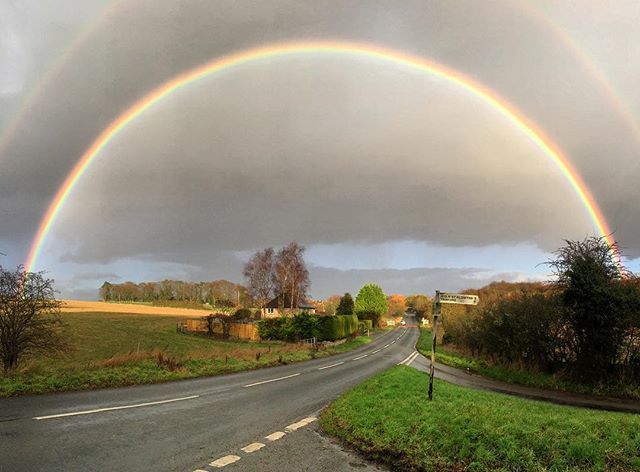 steerwithmyrear's tweet photo. Yep, still no flying but there were some lovely views today. ————————————————————
#rainbow #ukpotd #hiddenbritain #gloriousbritain #cotswolds #thecotswolds #aldsworth #england #uk #gloucestershire https://t.co/5RJNp9ZLJX https://t.co/LxFBmvcWeI