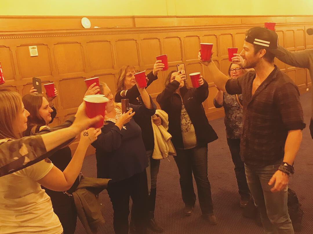 949WQMX's tweet photo. Shout out to @KipMooreMusic for hanginโ with some lucky WQMX listeners and taking a shot with them before the show! ๐ป #CheersBuddy #LastShot #WQMXVIP #RoomToSpareTour #AkronLovesKip https://t.co/dWuTJ70eTX