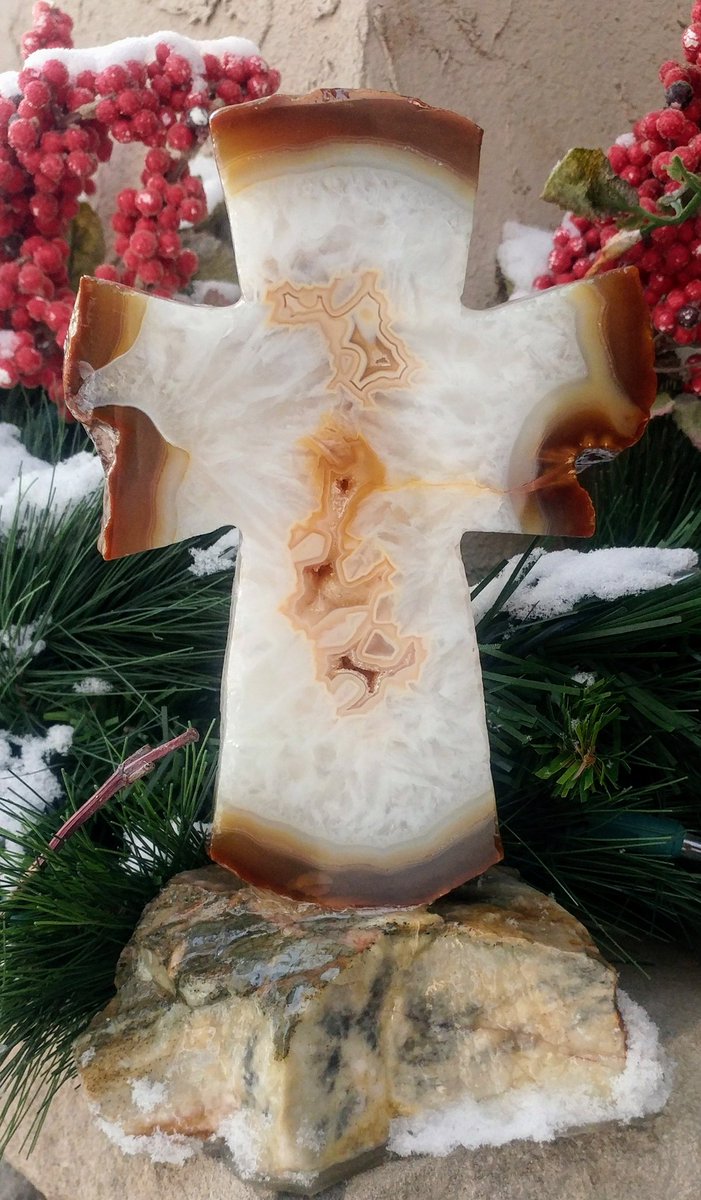 Don't wait until the last minute to do your Christmas shopping this year. Get the perfect gift for your loved ones with a Rock Solid Cross at rocksolidcross.com. 🎄🎁