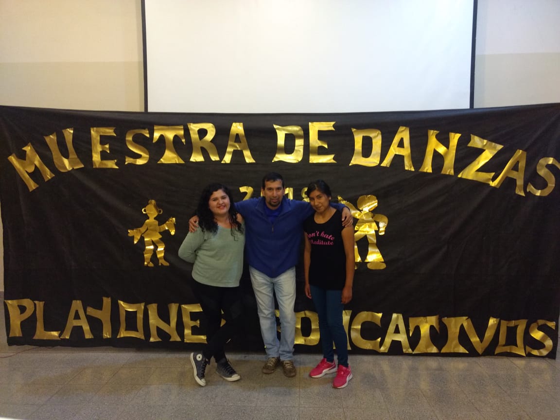 Daniela16104601's tweet photo. Exito total » muestra de danza #PlayonesEducativos Virgen del Rosario , una vez deslumbrando con la DANZA, gracias a todos los que nos acompañaron en esa noche inolvidable. Hermoso cierre 2018 :-)!!! @fguillesaavedra
@patriciapinasco @artydance23 @juancarlosvilc https://t.co/luNBlZCPNw