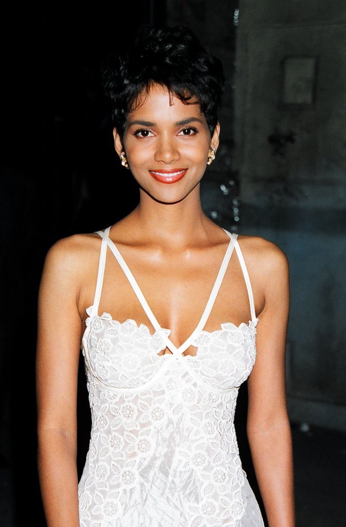 90s By Popular Demand On Twitter Halle Berry