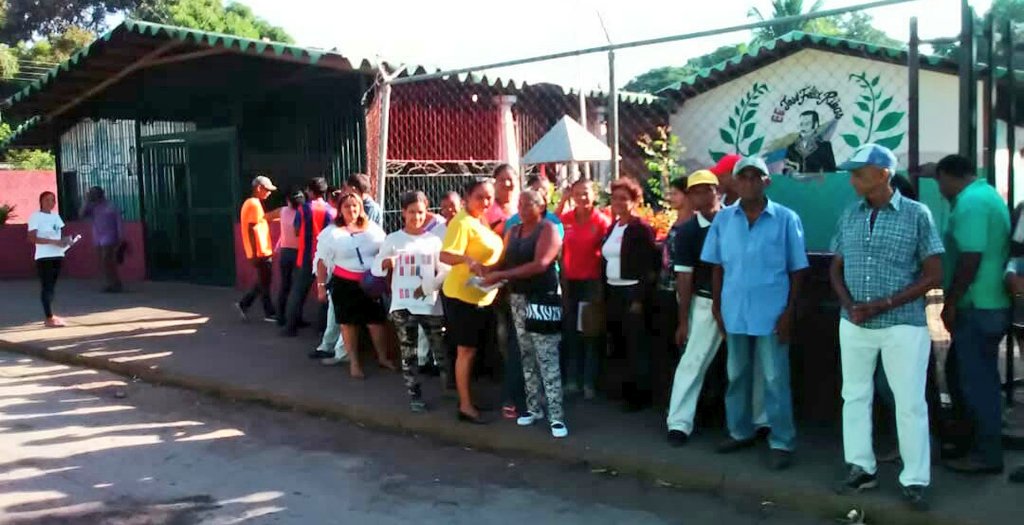 Doujosecam's tweet photo. Así se moviliza el pueblo del municipio Francisco de Miranda #Guarico para ejercer su derecho al sufragio #YoVotoPorLaPatria

@NicolasMaduro @dcabellor @josemvasquez @PartidoPSUV https://t.co/V2Ma7pYolS