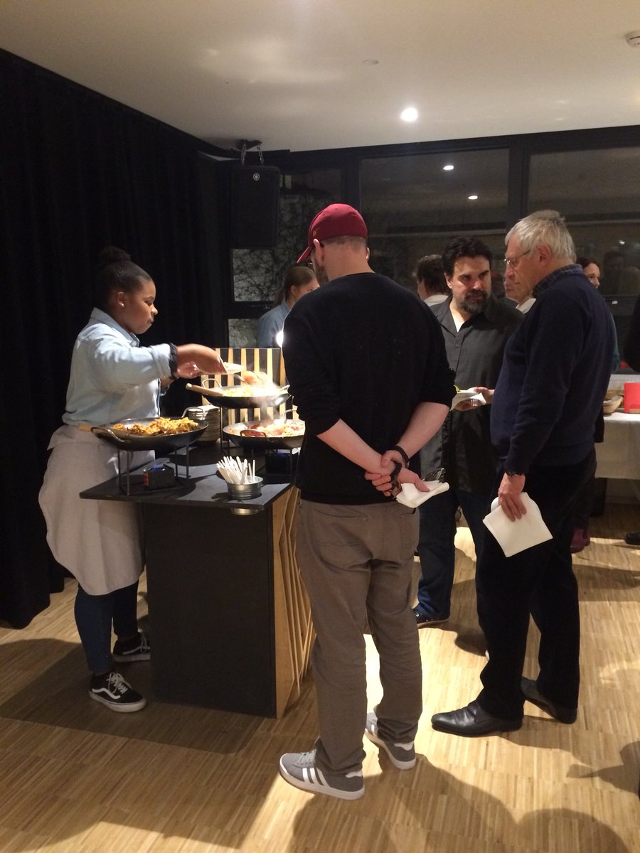 MEDAA_BE's tweet image. Après Hambourg, Bruxelles accueille la 3ème édition de #serieslab : atelier de dvlpmt de projets pour producteurs et scénaristes de toute l’Europe. Le dîner de lancement se tient ce soir à la @medaa. Merci à @MediadeskBe @MediaDesk_BE pour leur confiance !