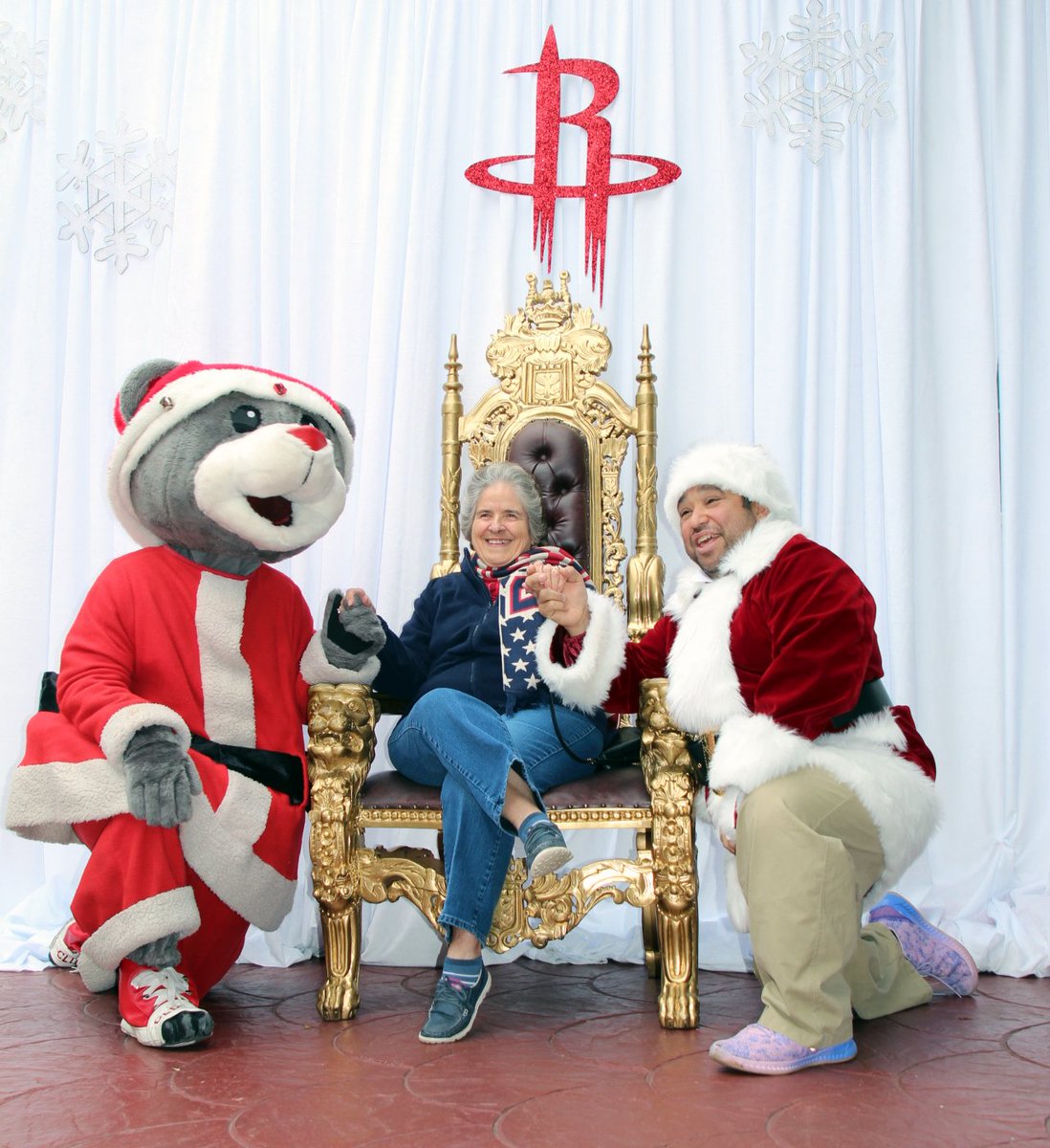 #Rockets Season Ticket Members had a blast at the @AquariumHouston for our annual Holiday Party! To learn how you can become a Season Ticket Member and attend exclusive events like this one, call 713-758-7300 or visit http://Rockets.com !