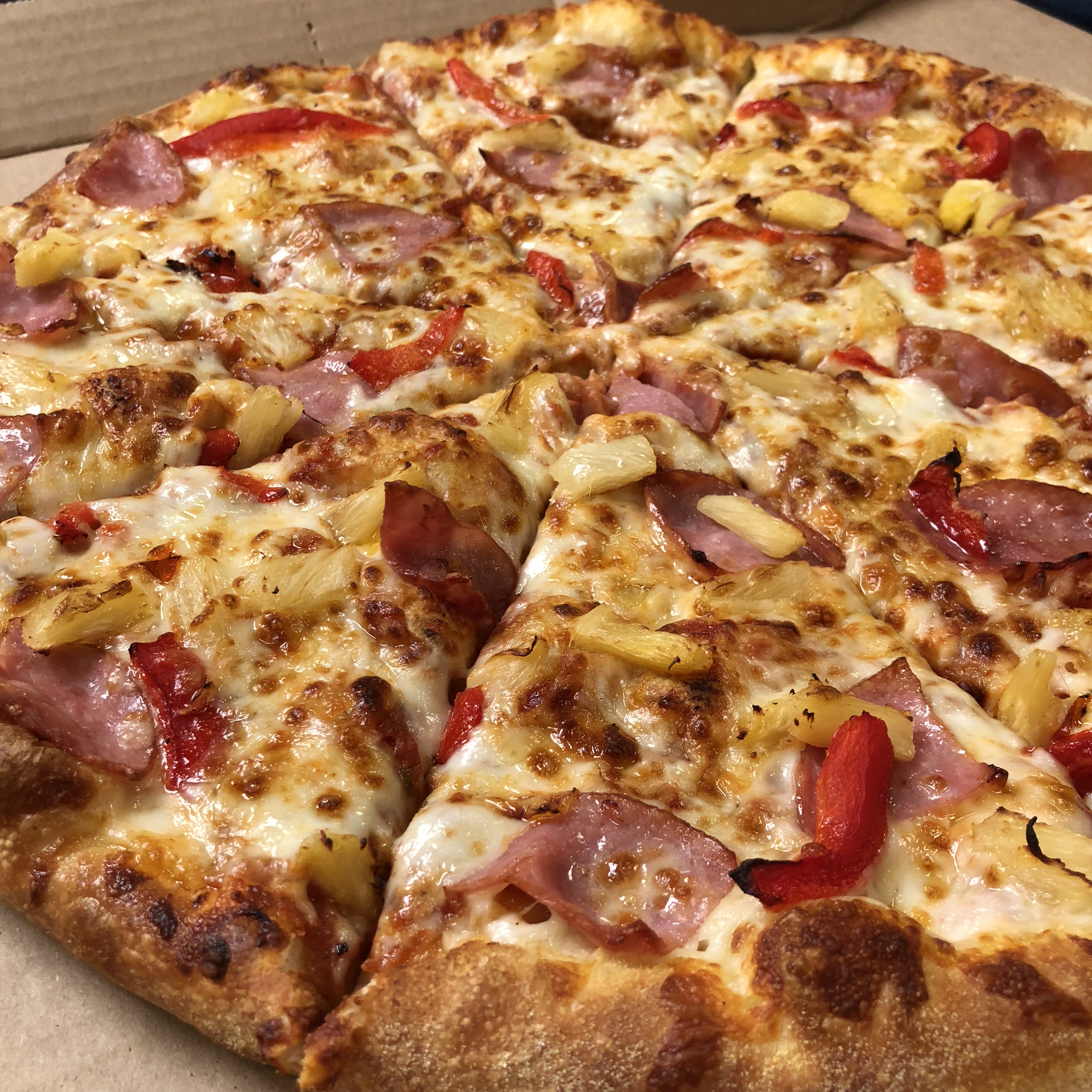 Foodpicasso. Мясная пицца Доминос. Деревенская пицца Доминос. Доминос пицца большая пицца. Доминос сырная пицца.