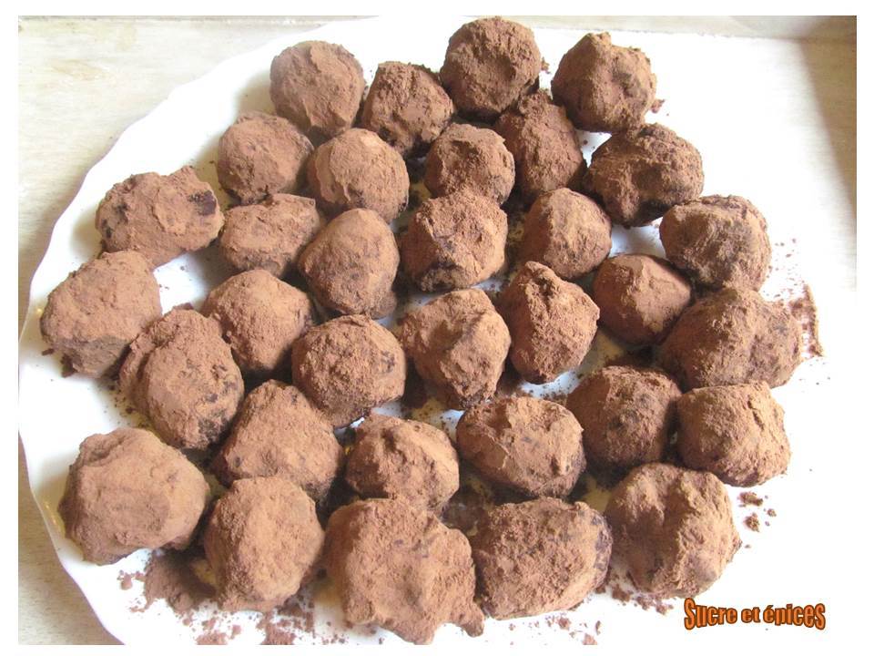 cofooders's tweet photo. #Recette via @SucreEtEpices Truffes chocolat-marrons 👉https://t.co/wnqbs0rd72 #Desserts #Bredele #Chocolat #Marrons #Douceurs #Dessert #truffes https://t.co/n2rgjXPpWC