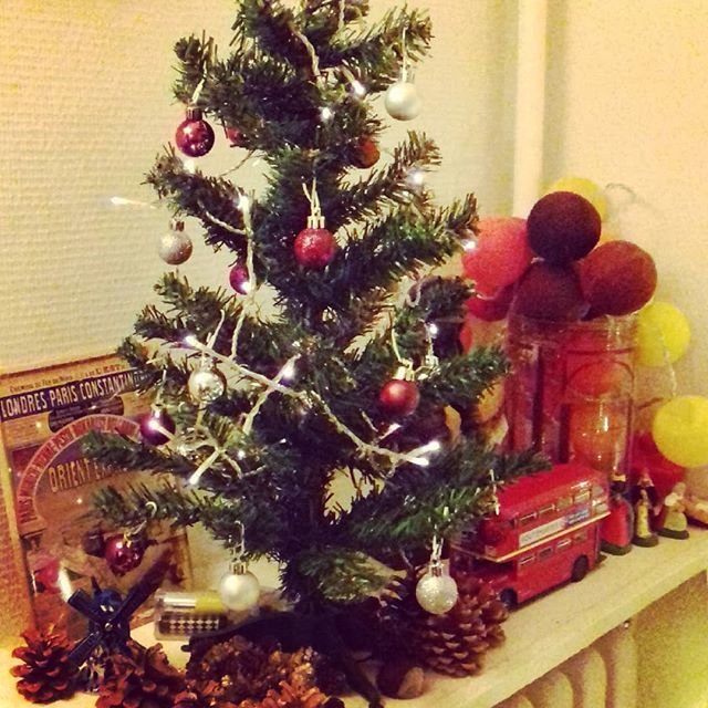 sudiste78's tweet photo. #semaine49 du #2018projet52 de @milie_cqcb
Thème #guirlande
Qui dit mini sapin, dit mini guirlande... 🎄 #sapin #Noël #Christmas #christmastree #picoftheday #picoftheweek #photodujour #PhotoDeLaSemaine #defiphoto #photochallenge https://t.co/Zg4n6T7c2f https://t.co/Bk6bxygyLa