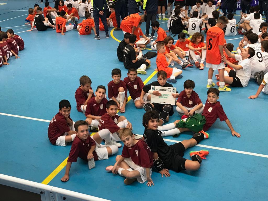 CECollbato's tweet photo. Orgullosos de la participació del Pol Ramírez #Poliche a les #comarcalsfs18 amb la selecció del Baix Llobregat acabant subcampions amb una gran actuació a nivell individual #passiopelfutbolsala #Collbató https://t.co/bX98GIa3Mv