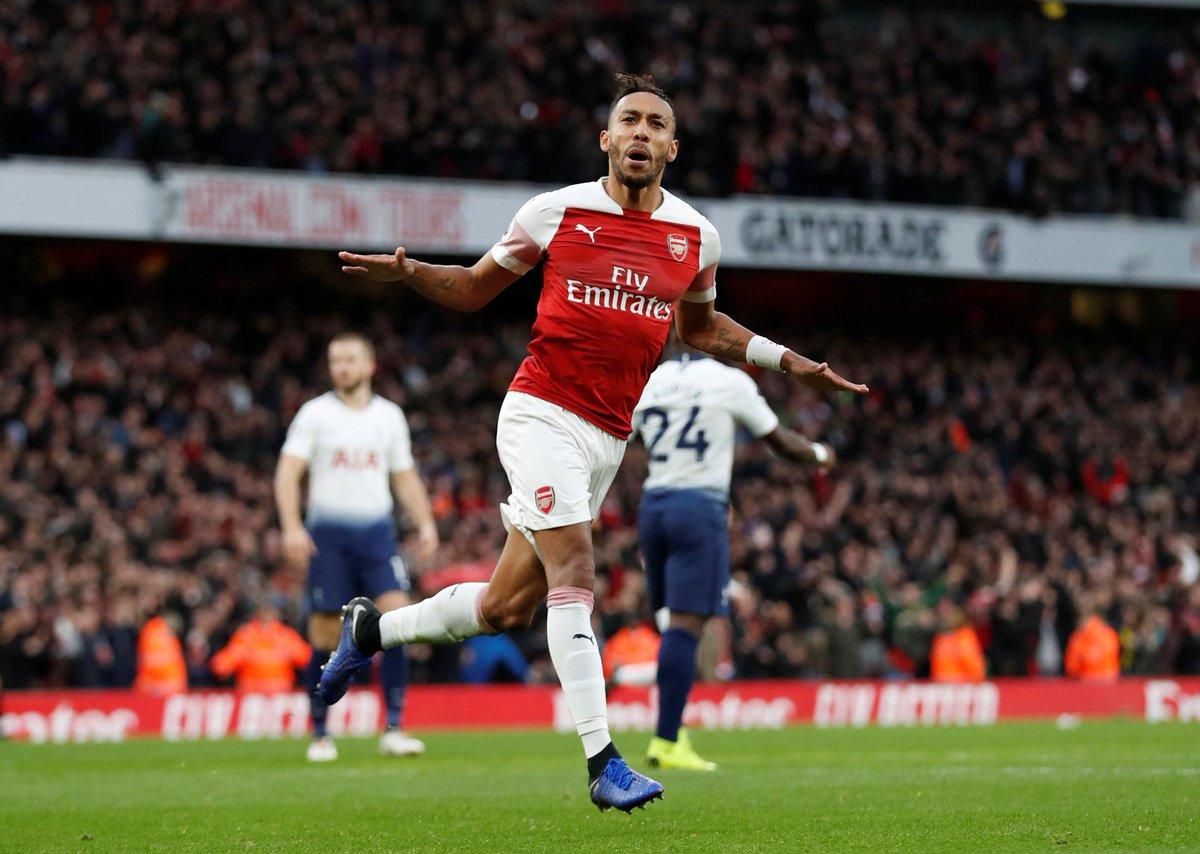 premierleague's tweet photo. 📸 The 1st player to 10 #PL goals this season 👏

#ARSTOT @Aubameyang7 https://t.co/6HcGMT3VGB