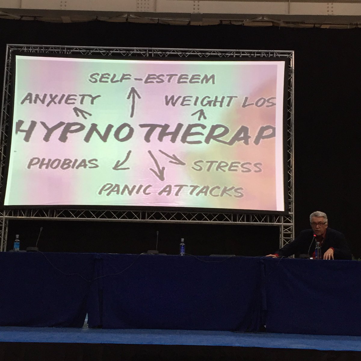 Magic_Fira's tweet image. Hipnosis y terapia regresiva con Federico Cuevas (@fedecueconsulta) 
#MAGiC18 #mindfulness #meditación