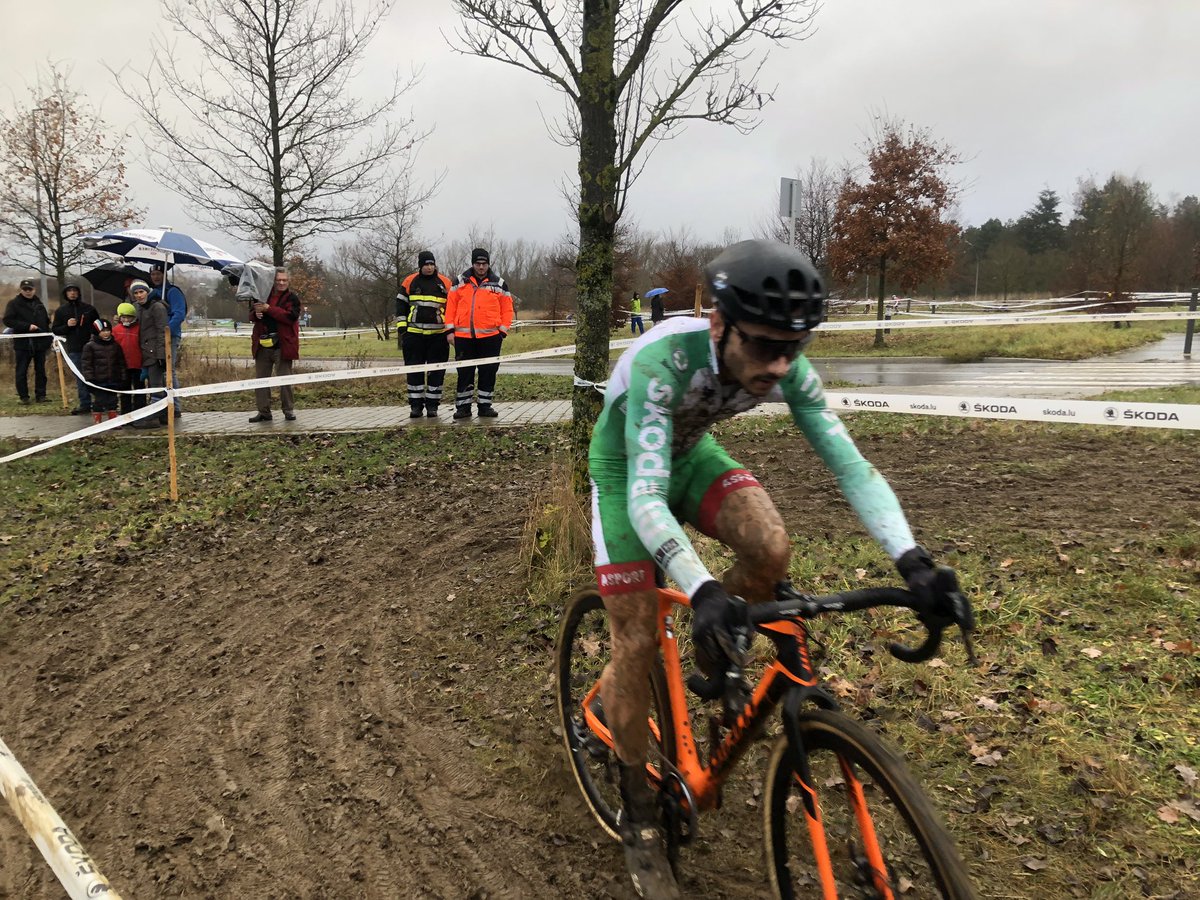 DucalSports's tweet photo. CX de Mamer : 3ème tour 
Catégorie Espoirs / Élites

Groupe de tête 
1. Dias Dos Santos Vincent
2. @LoicHnx 
3. Thiltges Scott https://t.co/cgZrVQsZTM