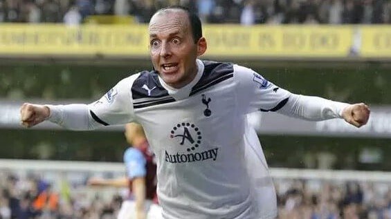 ODDSbible's tweet photo. Mike Dean has helped Tottenham turn this around and it's 2-1! https://t.co/0qSAStTbAL