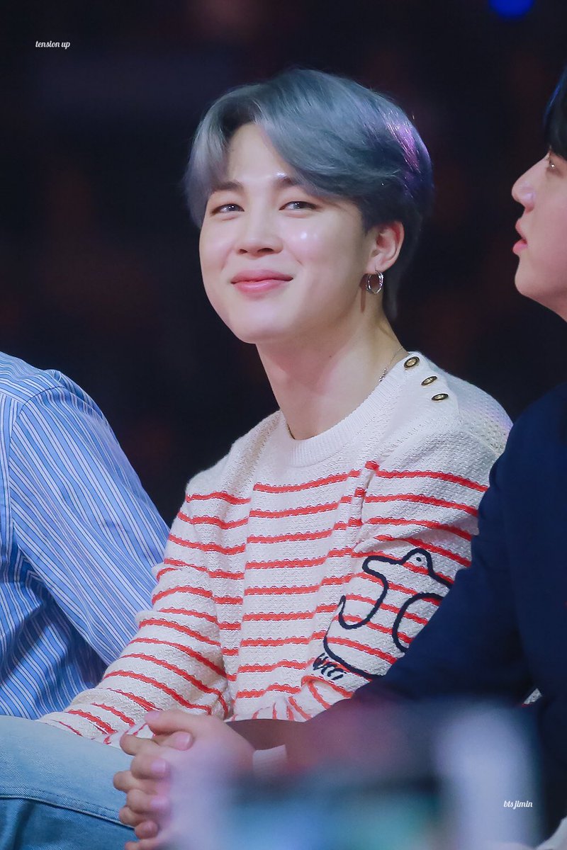 tensionup_1013's tweet photo. 181201 멜론뮤직어워드 
#지민 #JIMIN #방탄소년단 #BTS⁠ ⁠ 
@BTS_twt 소매 기여웡 ❤️❤️ https://t.co/mjZbII0FyT