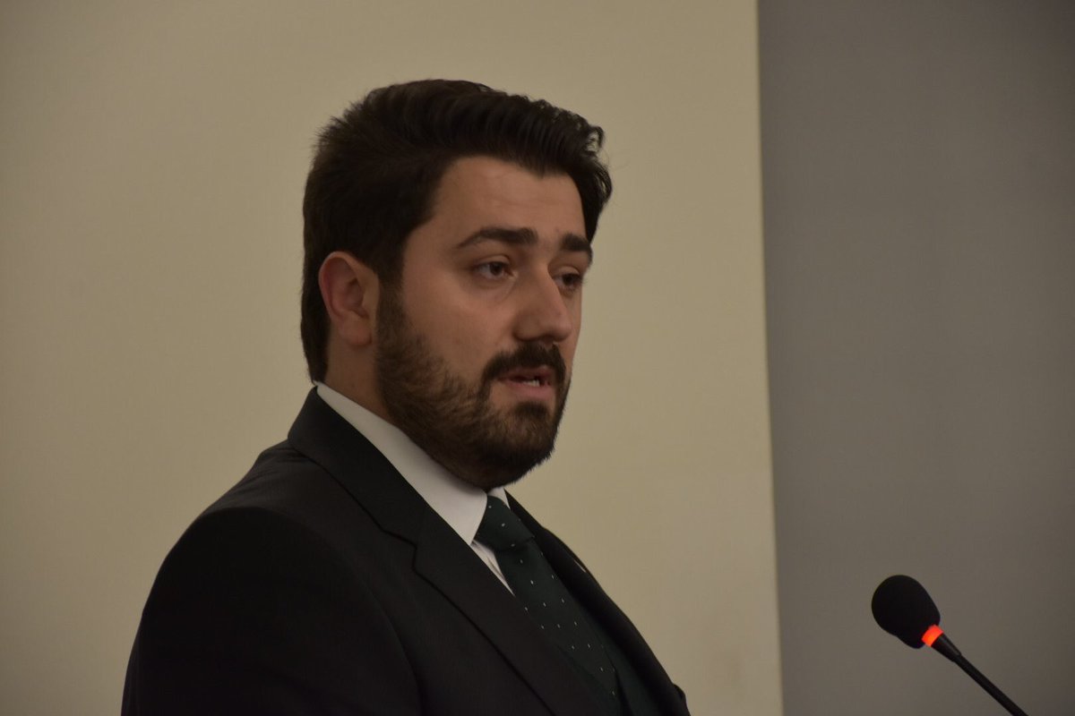 Kardeş Kuruluşlarımızdan Birlik Vakfımızın Gençlik Teşkilatının <a href="/GencBirlik/">Genç Birlik</a> Genel Başkanı <a href="/OZNANECI/">AHMET</a> kardeşim bayrağı devr etti.Güzel hizmetleri ve gayreti için teşekkür ederim. Bayrağı devralan <a href="/mstfalkn25/">Mustafa Alkan</a> kardeşime ve tüm ekibine muvaffakiyetler diliyorum.