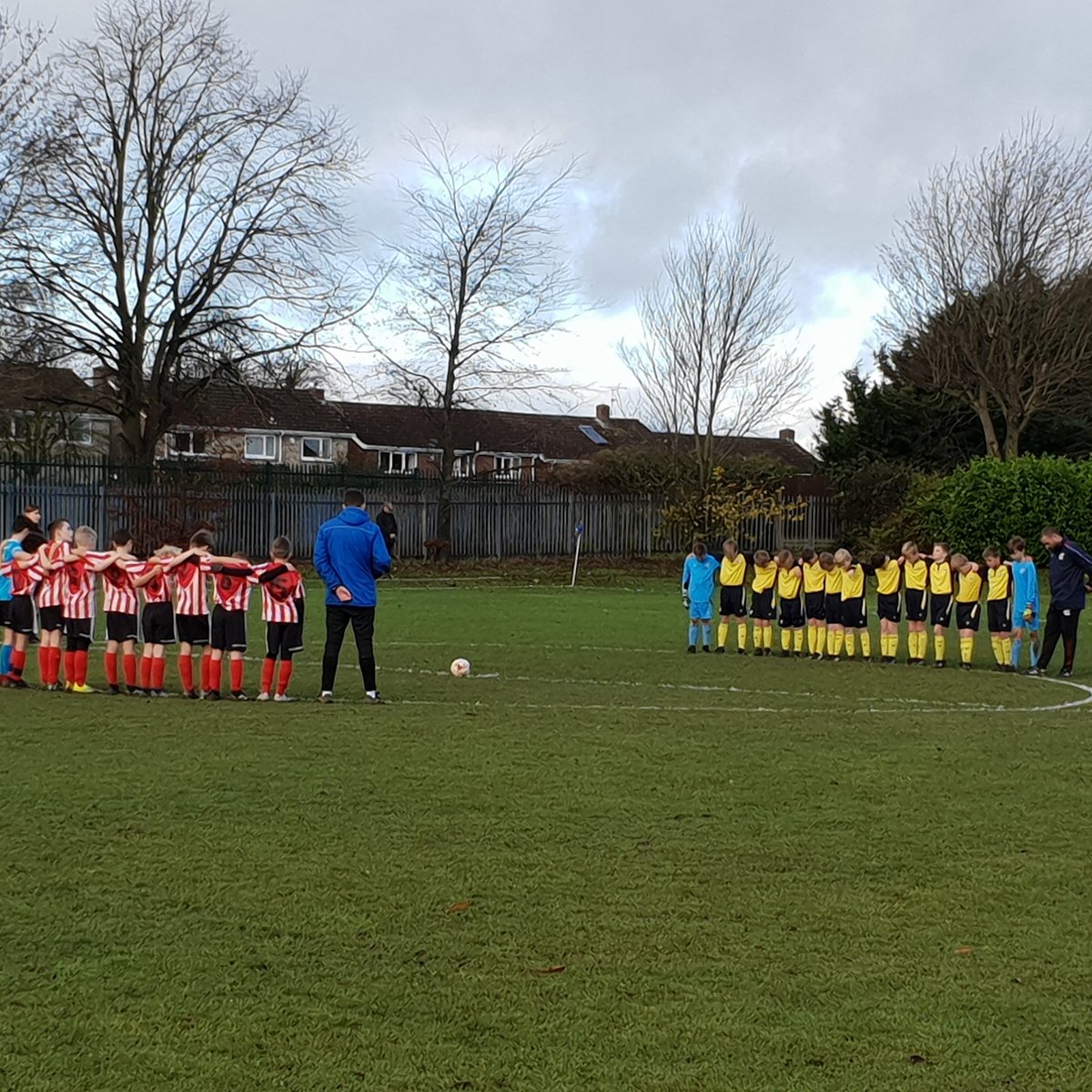 LCFCAcademy's tweet photo. Academy players and staff from @LincolnCity_FC and @SUFCOfficial pay their respects before this morning's fixtures #RIPKevinAustin https://t.co/HP2VSU5XGM