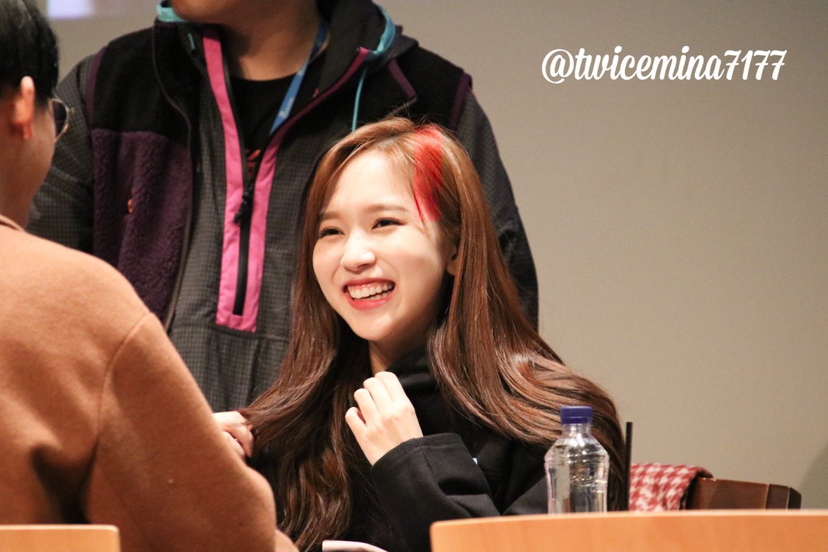 twicesmily's tweet photo. THAT SMILE https://t.co/qvm2GMjfpD