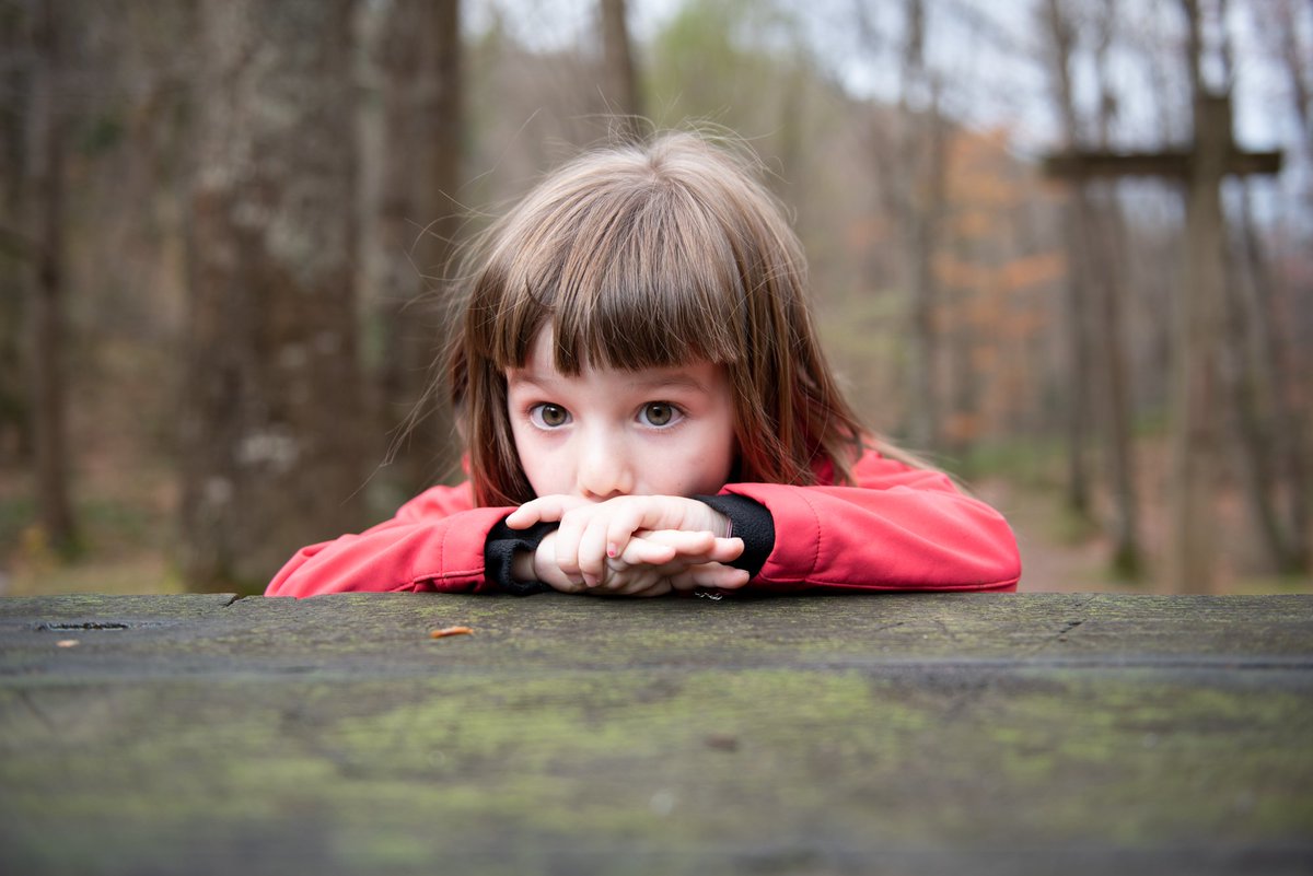 Maite ditut mugikorra atera eta billobari argazkia atera aurretik tximak orrazten dizkioten amonak.